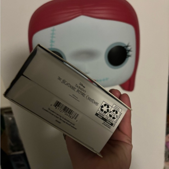 🎄✨ **For Sale: Rare Nightmare Before Christmas Collector's Edition Ornament** - Picture 6 of 6